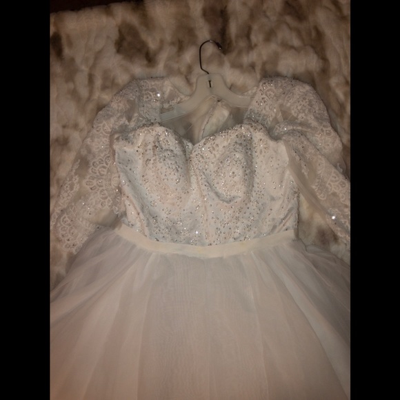 Oleg Cassini organza 3/4 sleeve wedding dress - Picture 6 of 8